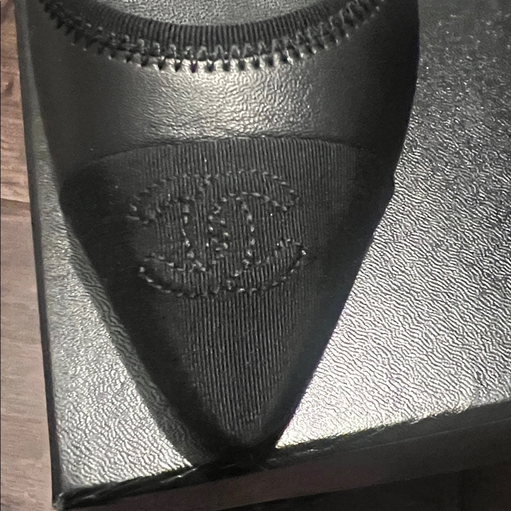 CHANEL chained heel flat - Picture 3 of 5